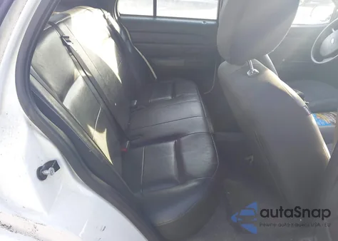 2011 Ford Crown Victoria Police Interceptor z USA, uszkodzony, nr VIN 2FABP7BV4BX159829